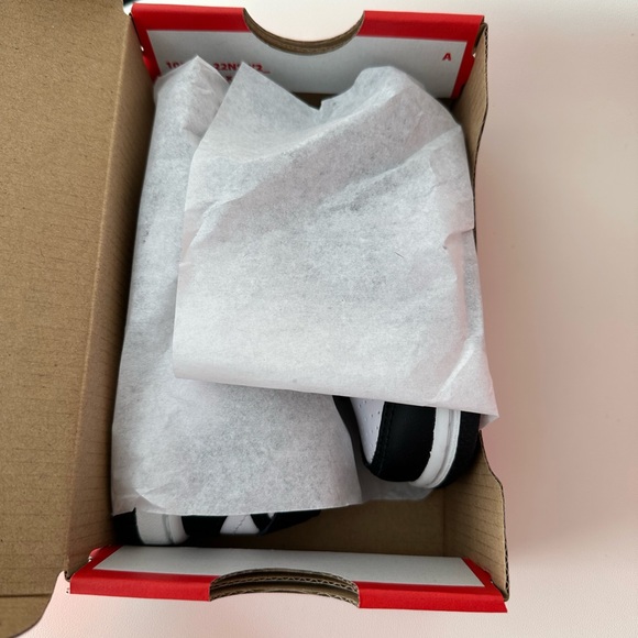 NWT Nike Dunk Low Panda Baby - Picture 9 of 14